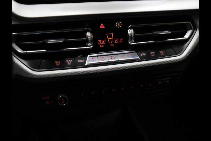 BMW 1-serie 120i Executive Edition [HARMAN/KARDON, APPLE CARPLAY, ANDROID, ADAPTIVE CRUISE CONTROL, CAMERA, CLIMATE CONTROL, NIEUWSTAAT]