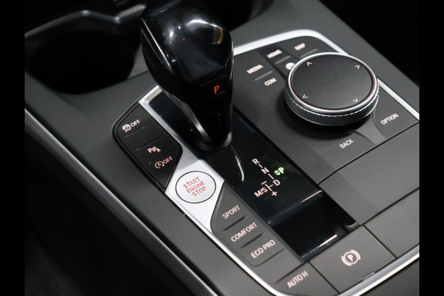 BMW 1-serie 120i Executive Edition [HARMAN/KARDON, APPLE CARPLAY, ANDROID, ADAPTIVE CRUISE CONTROL, CAMERA, CLIMATE CONTROL, NIEUWSTAAT]