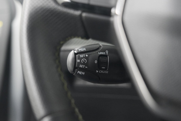 Peugeot 208 PureTech 100 GT Dark Edition | Camera | Navigatie | Apple Carplay | Parkeersensoren