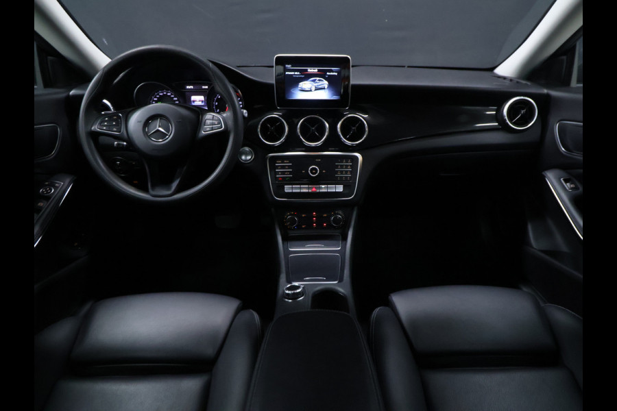 Mercedes-Benz CLA-Klasse 180 AMG [APPLE CARPLAY, AMG VELG, LEDER INTERIEUR, CRUISE CONTROL, AUTOMATISCH DIMLICHT, SCHAKELFLIPPERS, NIEUWSTAAT]