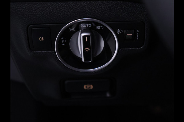 Mercedes-Benz CLA-Klasse 180 AMG [APPLE CARPLAY, AMG VELG, LEDER INTERIEUR, CRUISE CONTROL, AUTOMATISCH DIMLICHT, SCHAKELFLIPPERS, NIEUWSTAAT]