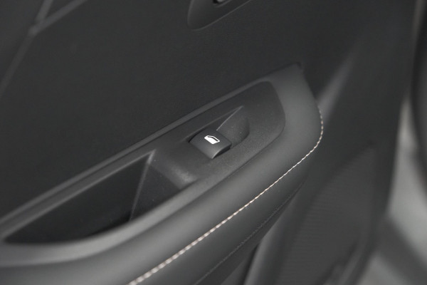 Peugeot 208 Hybrid 100 e-DCS6 Allure | Camera | Apple Carplay | Keyless Entry | Parkeersensoren