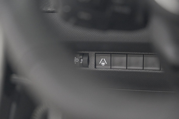 Peugeot 208 Hybrid 100 e-DCS6 Allure | Camera | Apple Carplay | Keyless Entry | Parkeersensoren