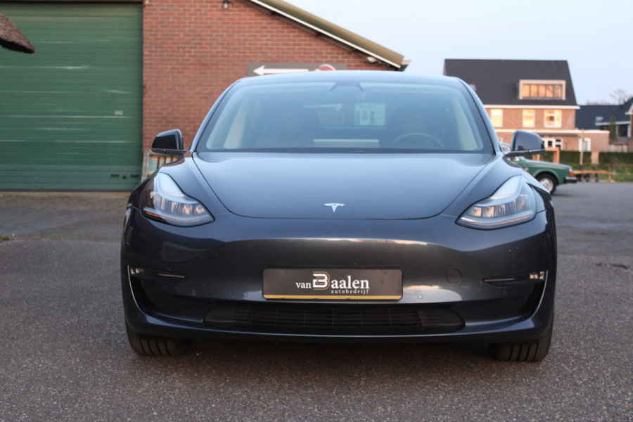 Tesla Model 3 Performance AWD 75 kWh SOh LEER NAVI PANO 105000KM!!