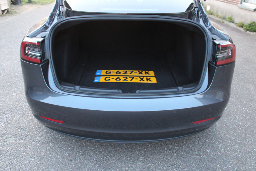 Tesla Model 3 Performance AWD 75 kWh SOh LEER NAVI PANO 105000KM!!