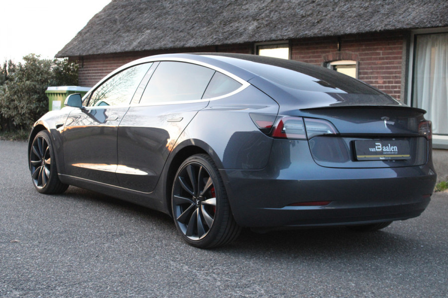 Tesla Model 3 Performance AWD 75 kWh SOh LEER NAVI PANO 105000KM!!