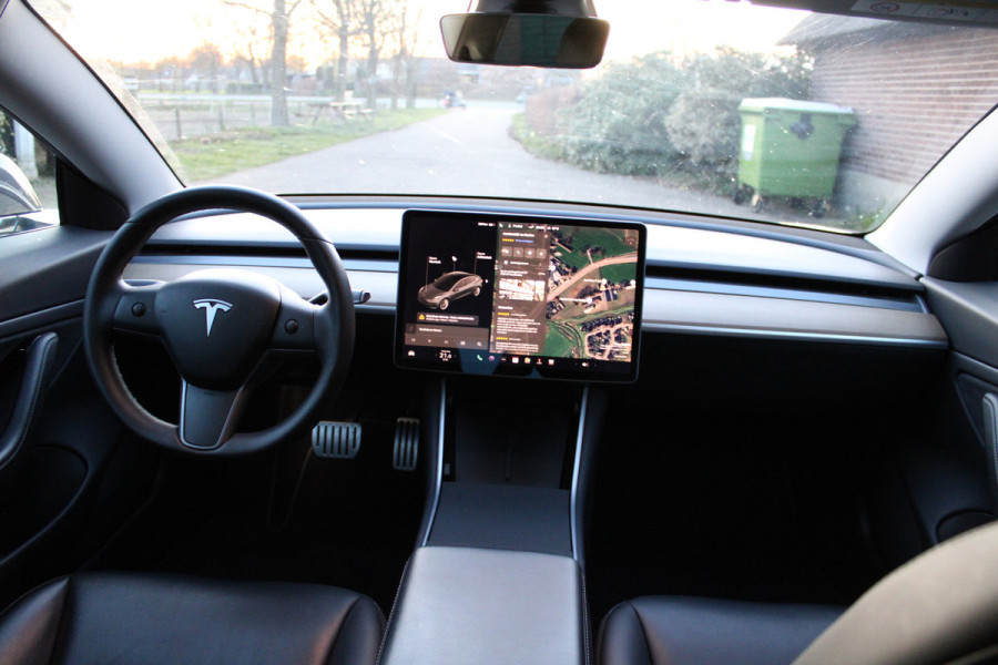 Tesla Model 3 Performance AWD 75 kWh SOh LEER NAVI PANO 105000KM!!