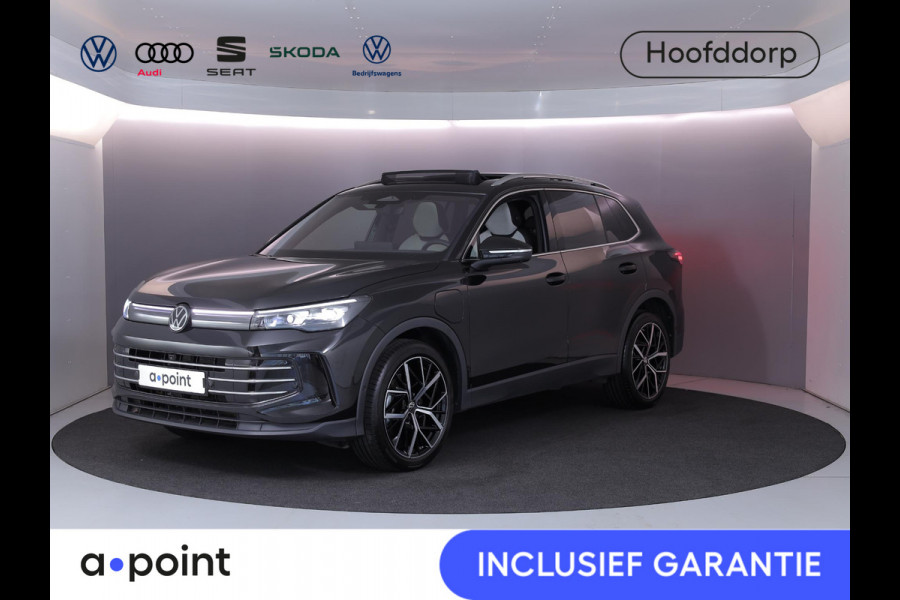 Volkswagen Tiguan 1.5 eHybrid Elegance 204 pk Automaat (DSG) | SOH 100% | Verlengde garantie | Navigatie | Panoramadak | Trekhaak (wegklapbaar) | Parkeersensoren (Park assist) | Rondomzicht camera | Stoelverwarming v/a |