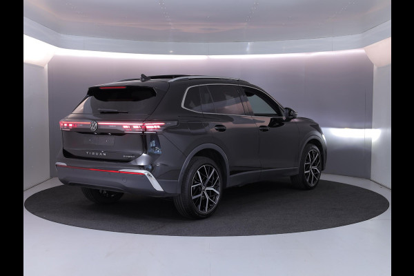 Volkswagen Tiguan 1.5 eHybrid Elegance 204 pk Automaat (DSG) | SOH 100% | Verlengde garantie | Navigatie | Panoramadak | Trekhaak (wegklapbaar) | Parkeersensoren (Park assist) | Rondomzicht camera | Stoelverwarming v/a |