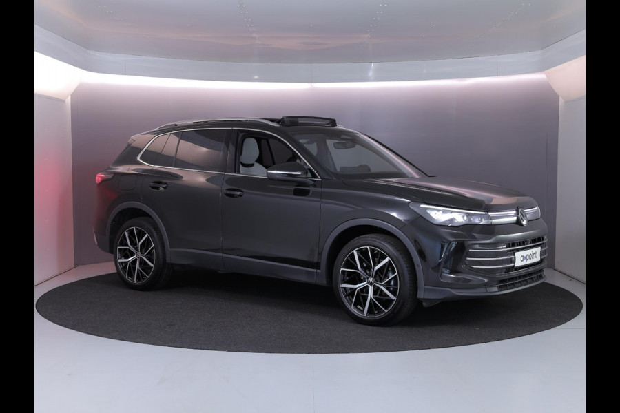 Volkswagen Tiguan 1.5 eHybrid Elegance 204 pk Automaat (DSG) | SOH 100% | Verlengde garantie | Navigatie | Panoramadak | Trekhaak (wegklapbaar) | Parkeersensoren (Park assist) | Rondomzicht camera | Stoelverwarming v/a |