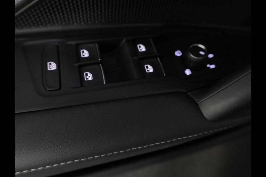 Volkswagen Tiguan 1.5 eHybrid Elegance 204 pk Automaat (DSG) | SOH 100% | Verlengde garantie | Navigatie | Panoramadak | Trekhaak (wegklapbaar) | Parkeersensoren (Park assist) | Rondomzicht camera | Stoelverwarming v/a |