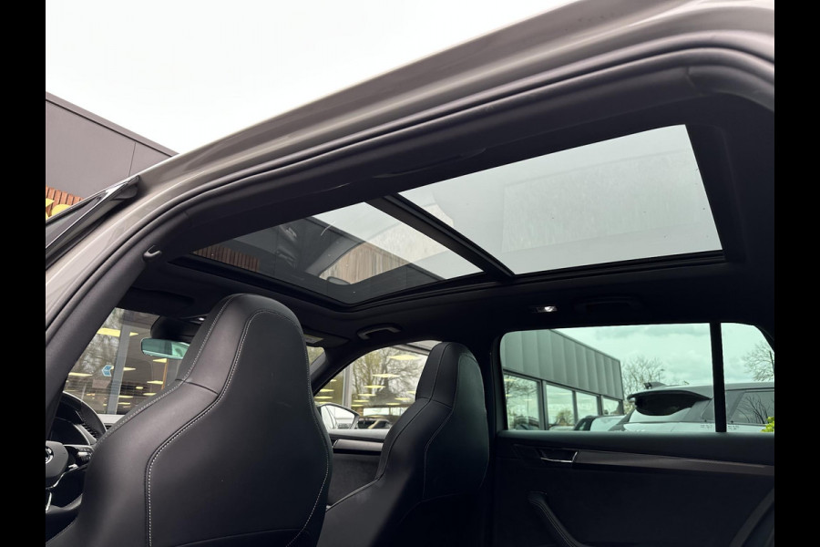 Škoda Superb Combi 1.4 TSI iV Sportline Business Panoramadak Adapt. Cruise LED Standkachel Trekhaak 19''LM
