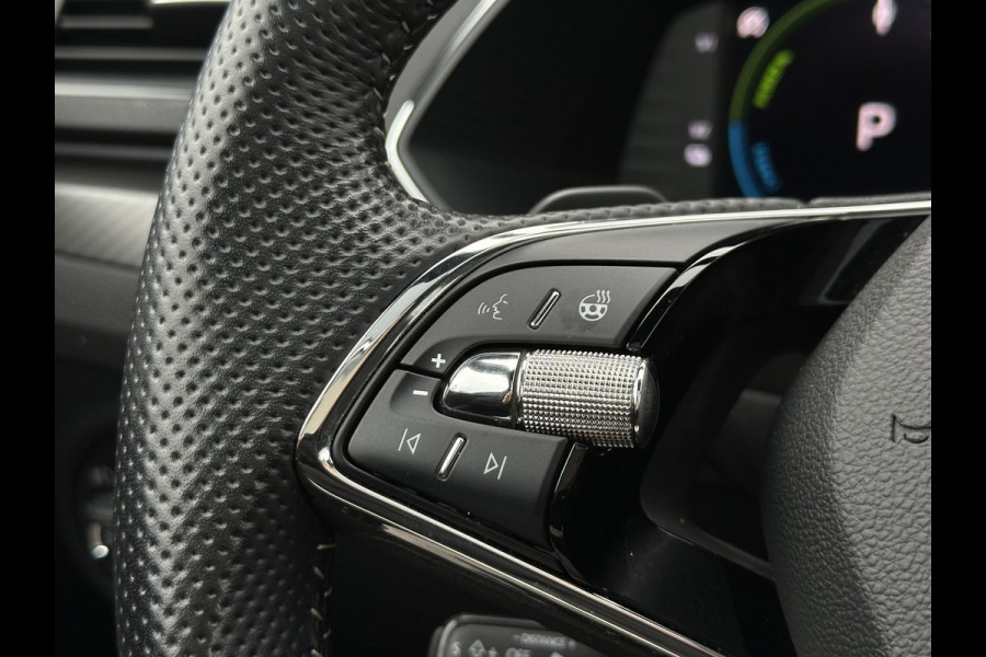 Škoda Superb Combi 1.4 TSI iV Sportline Business Panoramadak Adapt. Cruise LED Standkachel Trekhaak 19''LM