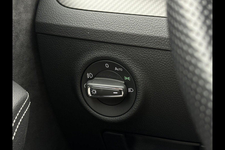 Škoda Superb Combi 1.4 TSI iV Sportline Business Panoramadak Adapt. Cruise LED Standkachel Trekhaak 19''LM