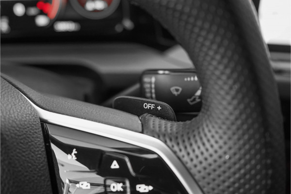 Volkswagen Golf 2.0 TSI GTI IQ Light ACC Stoelverw Camera 19"