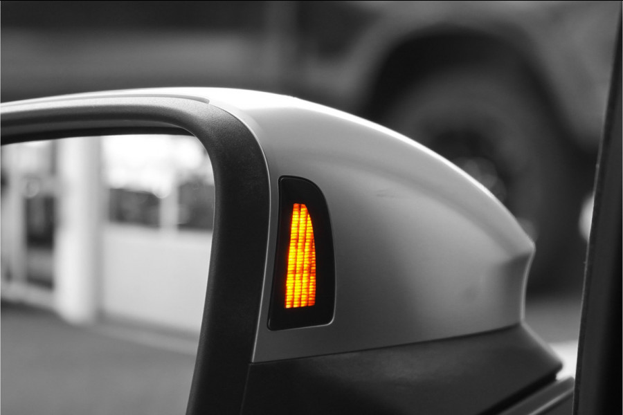 Volkswagen Golf 2.0 TSI GTI IQ Light ACC Stoelverw Camera 19"