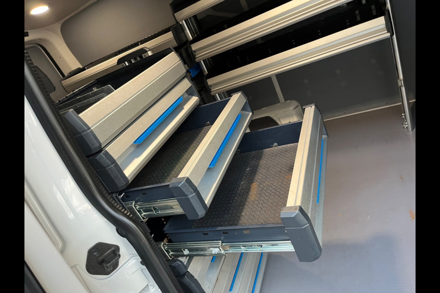 Volkswagen Transporter Automaat DSG Servicewagen 2.0 TDI 150pk L2H1 3Persoons Sortimo Inrichting, Airco, Navigatie, RIJKLAARPRIJS!