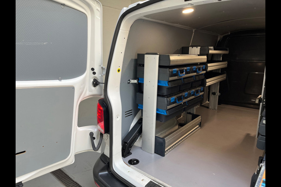 Volkswagen Transporter Automaat DSG Servicewagen 2.0 TDI 150pk L2H1 3Persoons Sortimo Inrichting, Airco, Navigatie, RIJKLAARPRIJS!