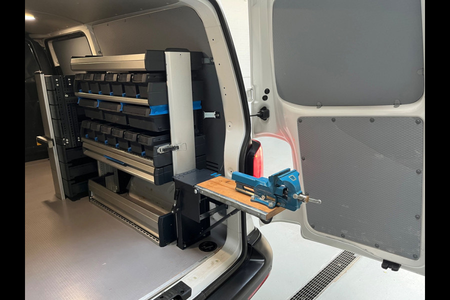 Volkswagen Transporter Automaat DSG Servicewagen 2.0 TDI 150pk L2H1 3Persoons Sortimo Inrichting, Airco, Navigatie, RIJKLAARPRIJS!
