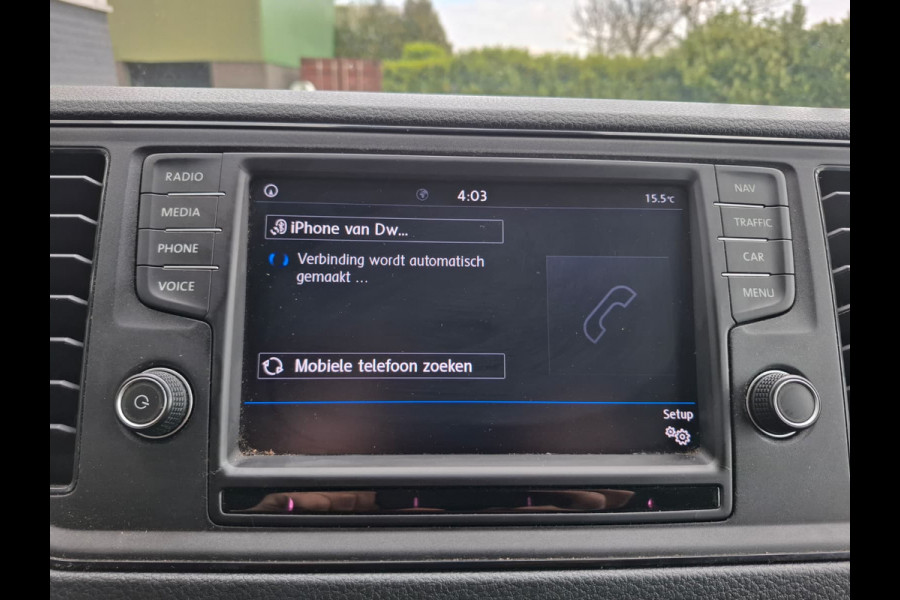 Volkswagen Crafter 35 2.0TDI 177pk! L3H3 EL Highline Trekhaak Camera Navi PDC-a+v Dab Treeplanken Schuifdeur Bluetooth EURO-6 CruiseControl Voorruitverwarming Betonplex-Vloer Wandbetimmering Aut.Verlichting Elek.Ramen/Spiegels Euro 6 Krachtige motor 177pk/410Nm zorgt voor 3.500 kg Trekgewicht!