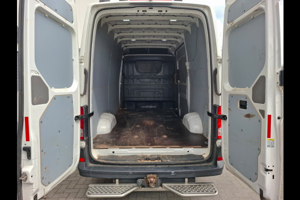 Volkswagen Crafter 35 2.0TDI 177pk! L3H3 EL Highline Trekhaak Camera Navi PDC-a+v Dab Treeplanken Schuifdeur Bluetooth EURO-6 CruiseControl Voorruitverwarming Betonplex-Vloer Wandbetimmering Aut.Verlichting Elek.Ramen/Spiegels Euro 6 Krachtige motor 177pk/410Nm zorgt voor 3.500 kg Trekgewicht!