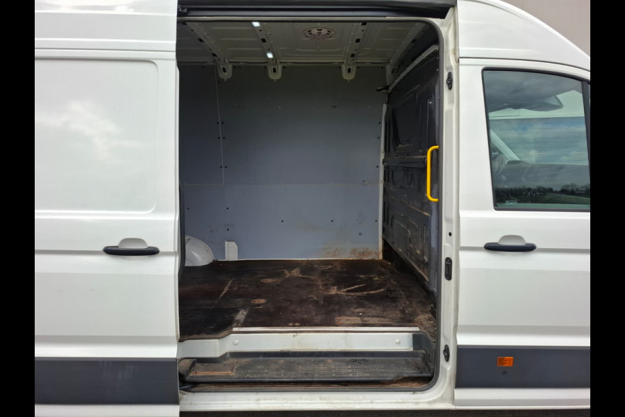 Volkswagen Crafter 35 2.0TDI 177pk! L3H3 EL Highline Trekhaak Camera Navi PDC-a+v Dab Treeplanken Schuifdeur Bluetooth EURO-6 CruiseControl Voorruitverwarming Betonplex-Vloer Wandbetimmering Aut.Verlichting Elek.Ramen/Spiegels Euro 6 Krachtige motor 177pk/410Nm zorgt voor 3.500 kg Trekgewicht!