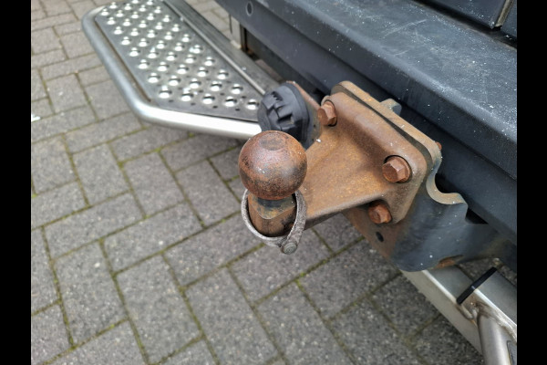 Volkswagen Crafter 35 2.0TDI 177pk! L3H3 EL Highline Trekhaak Camera Navi PDC-a+v Dab Treeplanken Schuifdeur Bluetooth EURO-6 CruiseControl Voorruitverwarming Betonplex-Vloer Wandbetimmering Aut.Verlichting Elek.Ramen/Spiegels Euro 6 Krachtige motor 177pk/410Nm zorgt voor 3.500 kg Trekgewicht!