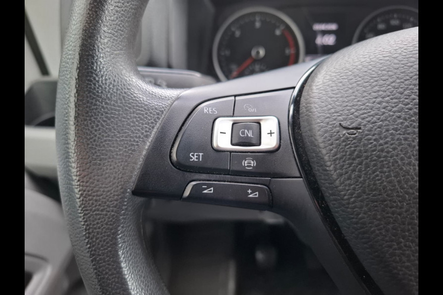 Volkswagen Crafter 35 2.0TDI 177pk! L3H3 EL Highline Trekhaak Camera Navi PDC-a+v Dab Treeplanken Schuifdeur Bluetooth EURO-6 CruiseControl Voorruitverwarming Betonplex-Vloer Wandbetimmering Aut.Verlichting Elek.Ramen/Spiegels Euro 6 Krachtige motor 177pk/410Nm zorgt voor 3.500 kg Trekgewicht!