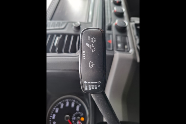 Volkswagen Crafter 35 2.0TDI 177pk! L3H3 EL Highline Trekhaak Camera Navi PDC-a+v Dab Treeplanken Schuifdeur Bluetooth EURO-6 CruiseControl Voorruitverwarming Betonplex-Vloer Wandbetimmering Aut.Verlichting Elek.Ramen/Spiegels Euro 6 Krachtige motor 177pk/410Nm zorgt voor 3.500 kg Trekgewicht!