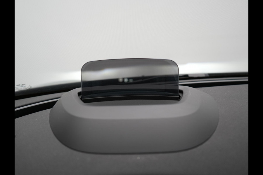 MINI Clubman 2.0 Cooper S John Cooper Works FACELIFT 179pk Dealer O.H | Panodak | Adaptive Cruise | Alcantara JCW Sportstoelen | Head Up | Harman Kardon | 19"L.M | Trekhaak Afn. | Camera | Keyless |