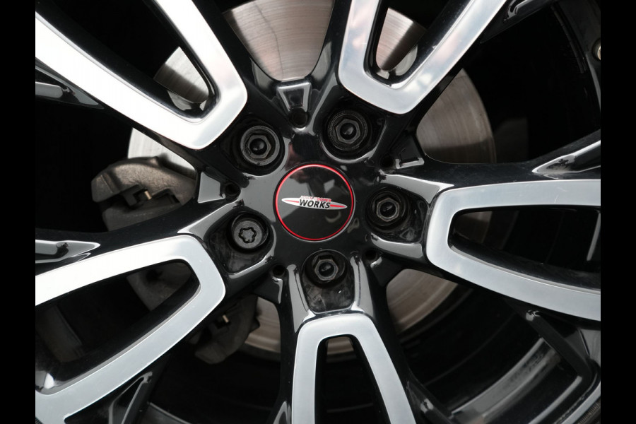 MINI Clubman 2.0 Cooper S John Cooper Works FACELIFT 179pk Dealer O.H | Panodak | Adaptive Cruise | Alcantara JCW Sportstoelen | Head Up | Harman Kardon | 19"L.M | Trekhaak Afn. | Camera | Keyless |
