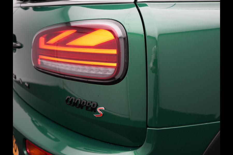 MINI Clubman 2.0 Cooper S John Cooper Works FACELIFT 179pk Dealer O.H | Panodak | Adaptive Cruise | Alcantara JCW Sportstoelen | Head Up | Harman Kardon | 19"L.M | Trekhaak Afn. | Camera | Keyless |
