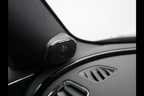 MINI Clubman 2.0 Cooper S John Cooper Works FACELIFT 179pk Dealer O.H | Panodak | Adaptive Cruise | Alcantara JCW Sportstoelen | Head Up | Harman Kardon | 19"L.M | Trekhaak Afn. | Camera | Keyless |