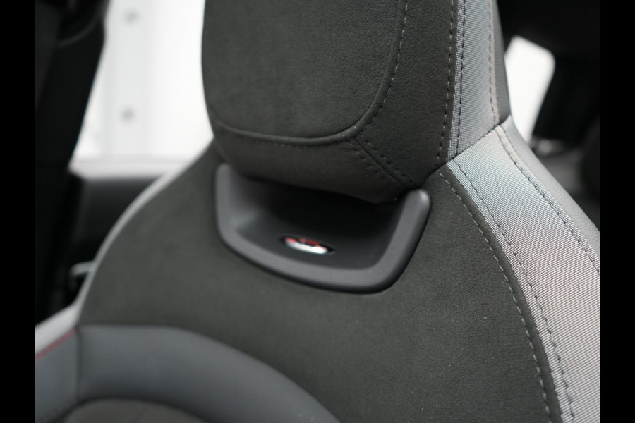 MINI Clubman 2.0 Cooper S John Cooper Works FACELIFT 179pk Dealer O.H | Panodak | Adaptive Cruise | Alcantara JCW Sportstoelen | Head Up | Harman Kardon | 19"L.M | Trekhaak Afn. | Camera | Keyless |