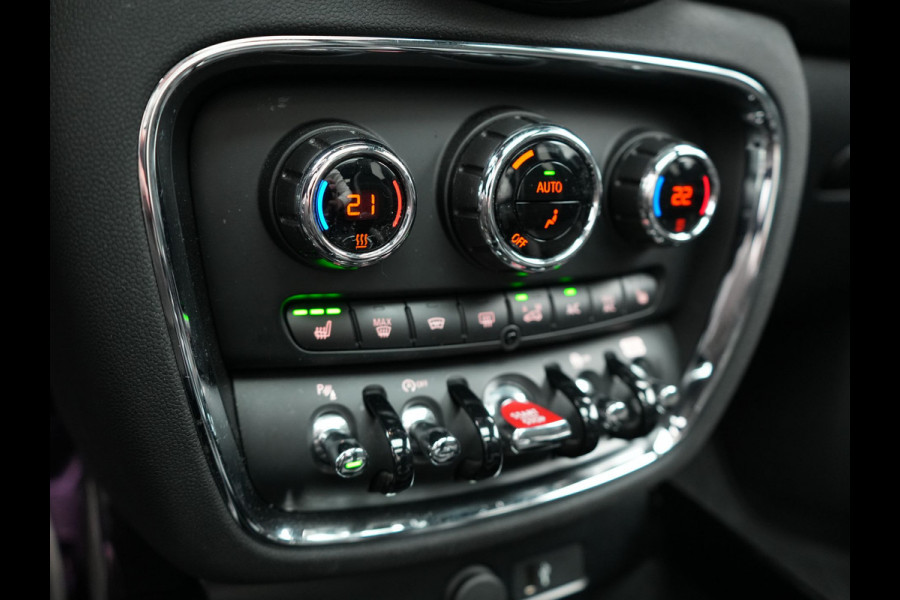 MINI Clubman 2.0 Cooper S John Cooper Works FACELIFT 179pk Dealer O.H | Panodak | Adaptive Cruise | Alcantara JCW Sportstoelen | Head Up | Harman Kardon | 19"L.M | Trekhaak Afn. | Camera | Keyless |
