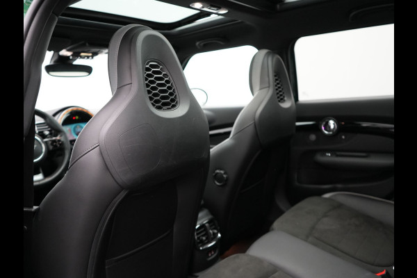 MINI Clubman 2.0 Cooper S John Cooper Works FACELIFT 179pk Dealer O.H | Panodak | Adaptive Cruise | Alcantara JCW Sportstoelen | Head Up | Harman Kardon | 19"L.M | Trekhaak Afn. | Camera | Keyless |