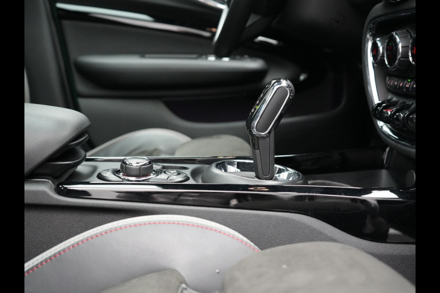 MINI Clubman 2.0 Cooper S John Cooper Works FACELIFT 179pk Dealer O.H | Panodak | Adaptive Cruise | Alcantara JCW Sportstoelen | Head Up | Harman Kardon | 19"L.M | Trekhaak Afn. | Camera | Keyless |