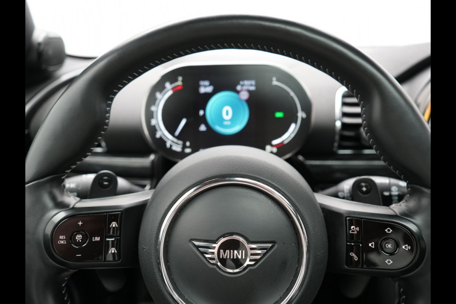 MINI Clubman 2.0 Cooper S John Cooper Works FACELIFT 179pk Dealer O.H | Panodak | Adaptive Cruise | Alcantara JCW Sportstoelen | Head Up | Harman Kardon | 19"L.M | Trekhaak Afn. | Camera | Keyless |