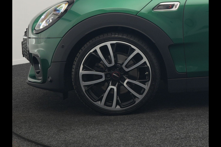 MINI Clubman 2.0 Cooper S John Cooper Works FACELIFT 179pk Dealer O.H | Panodak | Adaptive Cruise | Alcantara JCW Sportstoelen | Head Up | Harman Kardon | 19"L.M | Trekhaak Afn. | Camera | Keyless |