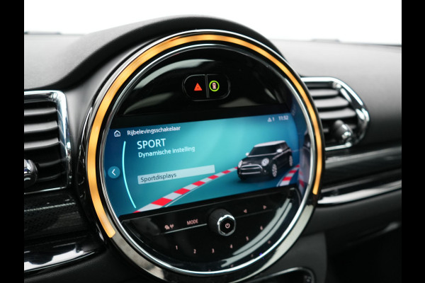 MINI Clubman 2.0 Cooper S John Cooper Works FACELIFT 179pk Dealer O.H | Panodak | Adaptive Cruise | Alcantara JCW Sportstoelen | Head Up | Harman Kardon | 19"L.M | Trekhaak Afn. | Camera | Keyless |