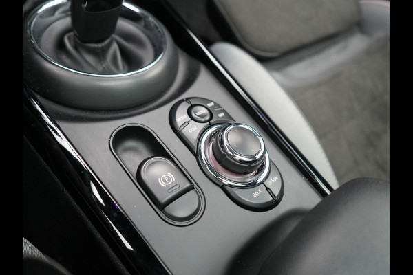 MINI Clubman 2.0 Cooper S John Cooper Works FACELIFT 179pk Dealer O.H | Panodak | Adaptive Cruise | Alcantara JCW Sportstoelen | Head Up | Harman Kardon | 19"L.M | Trekhaak Afn. | Camera | Keyless |