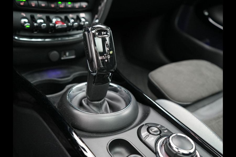 MINI Clubman 2.0 Cooper S John Cooper Works FACELIFT 179pk Dealer O.H | Panodak | Adaptive Cruise | Alcantara JCW Sportstoelen | Head Up | Harman Kardon | 19"L.M | Trekhaak Afn. | Camera | Keyless |