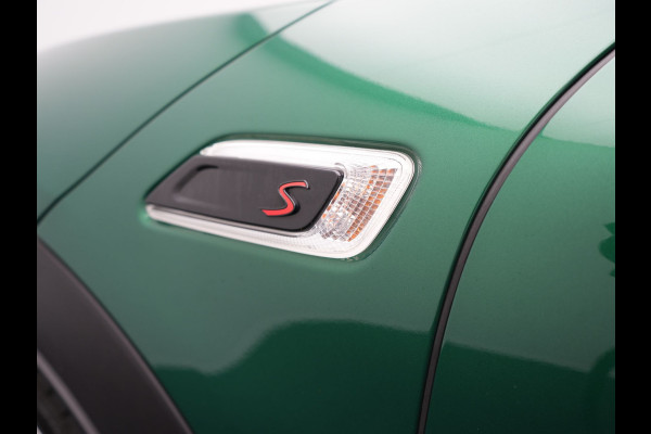 MINI Clubman 2.0 Cooper S John Cooper Works FACELIFT 179pk Dealer O.H | Panodak | Adaptive Cruise | Alcantara JCW Sportstoelen | Head Up | Harman Kardon | 19"L.M | Trekhaak Afn. | Camera | Keyless |