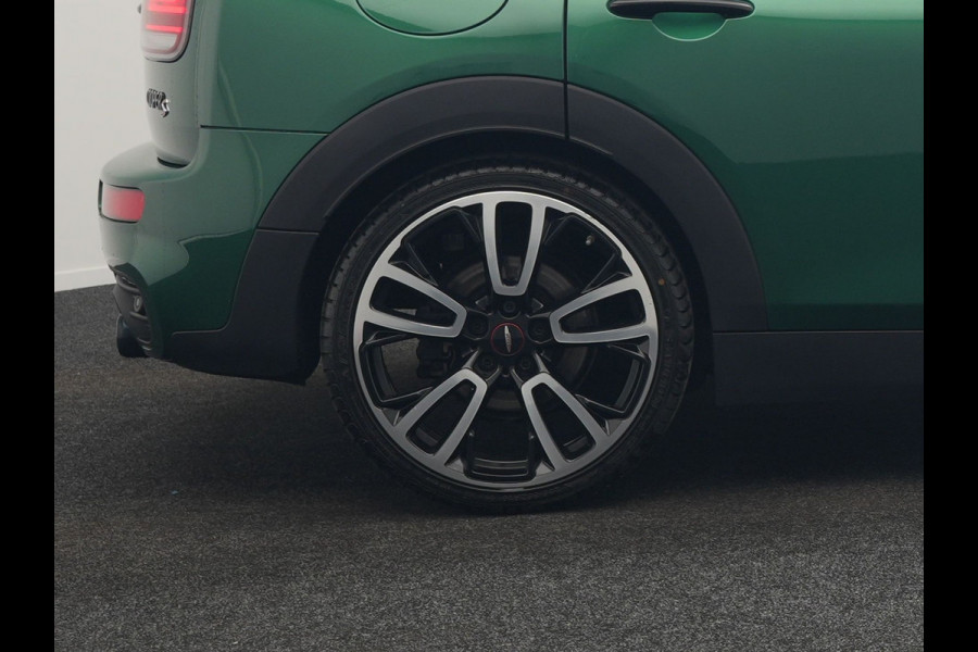 MINI Clubman 2.0 Cooper S John Cooper Works FACELIFT 179pk Dealer O.H | Panodak | Adaptive Cruise | Alcantara JCW Sportstoelen | Head Up | Harman Kardon | 19"L.M | Trekhaak Afn. | Camera | Keyless |