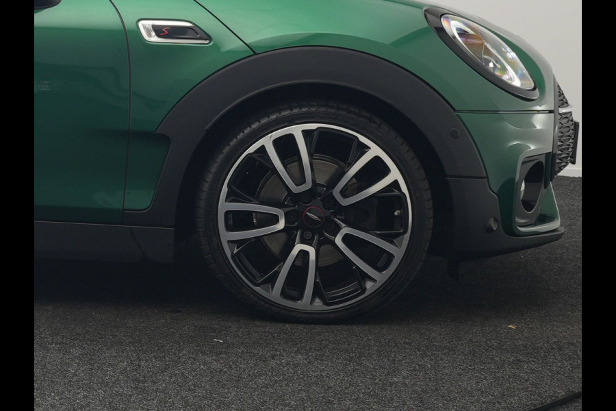MINI Clubman 2.0 Cooper S John Cooper Works FACELIFT 179pk Dealer O.H | Panodak | Adaptive Cruise | Alcantara JCW Sportstoelen | Head Up | Harman Kardon | 19"L.M | Trekhaak Afn. | Camera | Keyless |