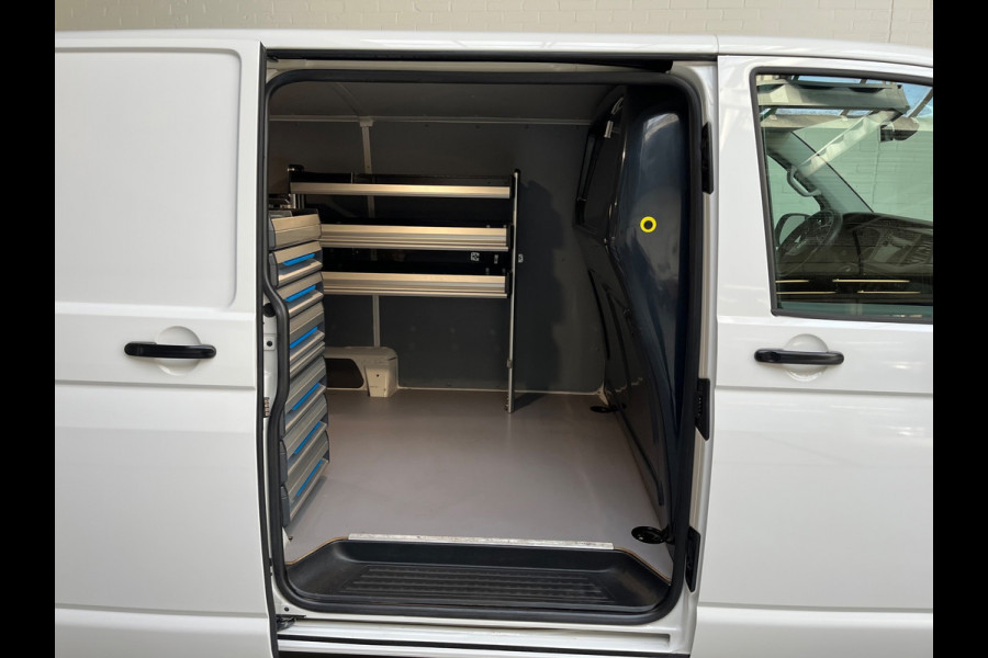 Volkswagen Transporter Automaat DSG Servicewagen 2.0 TDI 150pk L2H1 3Persoons Sortimo Inrichting, Airco, Navigatie, RIJKLAARPRIJS!