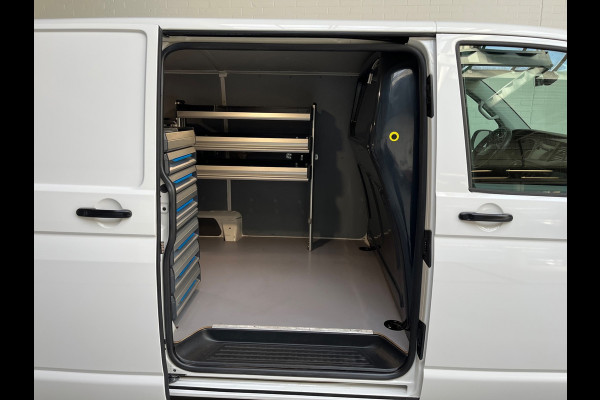Volkswagen Transporter Automaat DSG Servicewagen 2.0 TDI 150pk L2H1 3Persoons Sortimo Inrichting, Airco, Navigatie, RIJKLAARPRIJS!