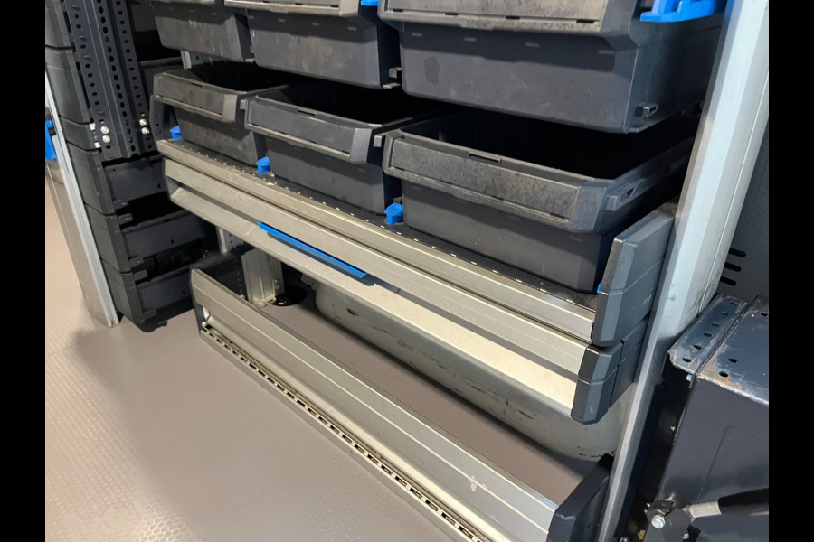 Volkswagen Transporter Automaat DSG Servicewagen 2.0 TDI 150pk L2H1 3Persoons Sortimo Inrichting, Airco, Navigatie, RIJKLAARPRIJS!