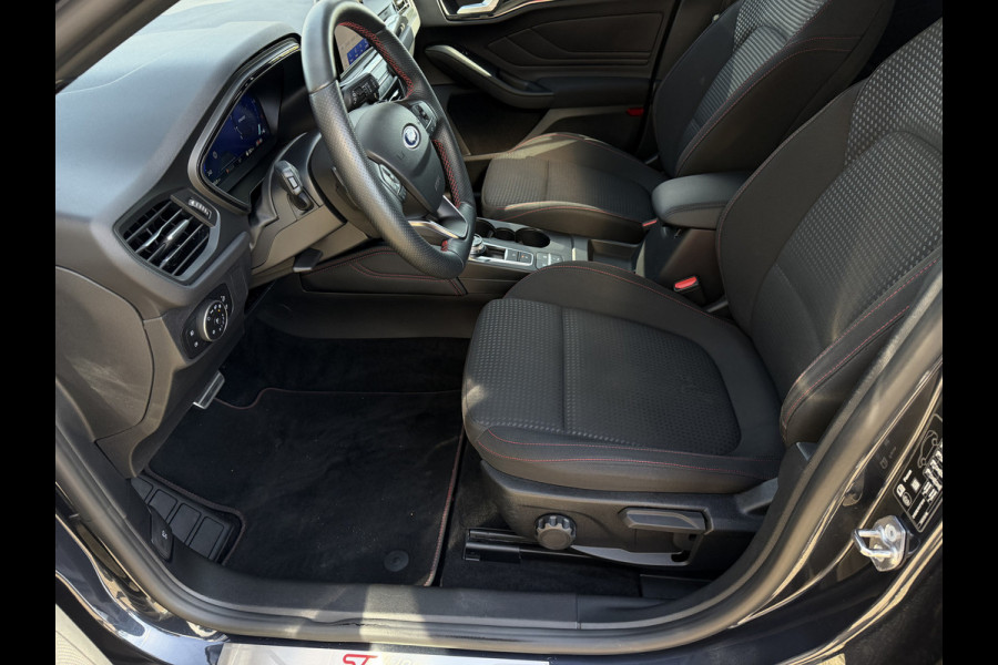Ford Focus 1.5 ST Line X Business / Automaat / Carplay / Camera / Keyless / Sensoren V+A /