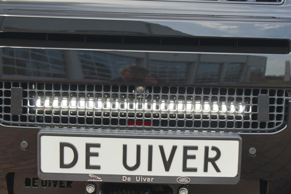 Land Rover Defender D240 110 S 7 Seater incl. Btw / BPM geel kenteken „De Uiver” Special Lier